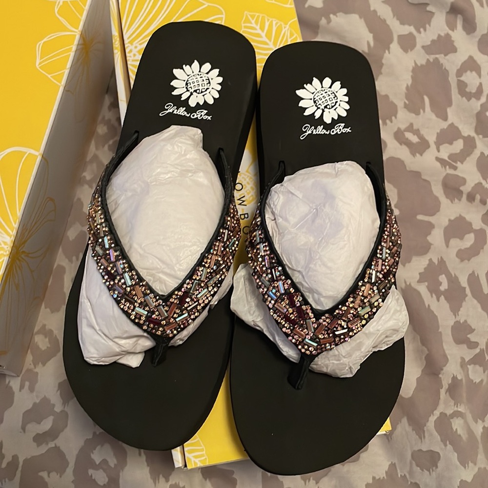 Yellow Box flip flops - Picture 3 of 7